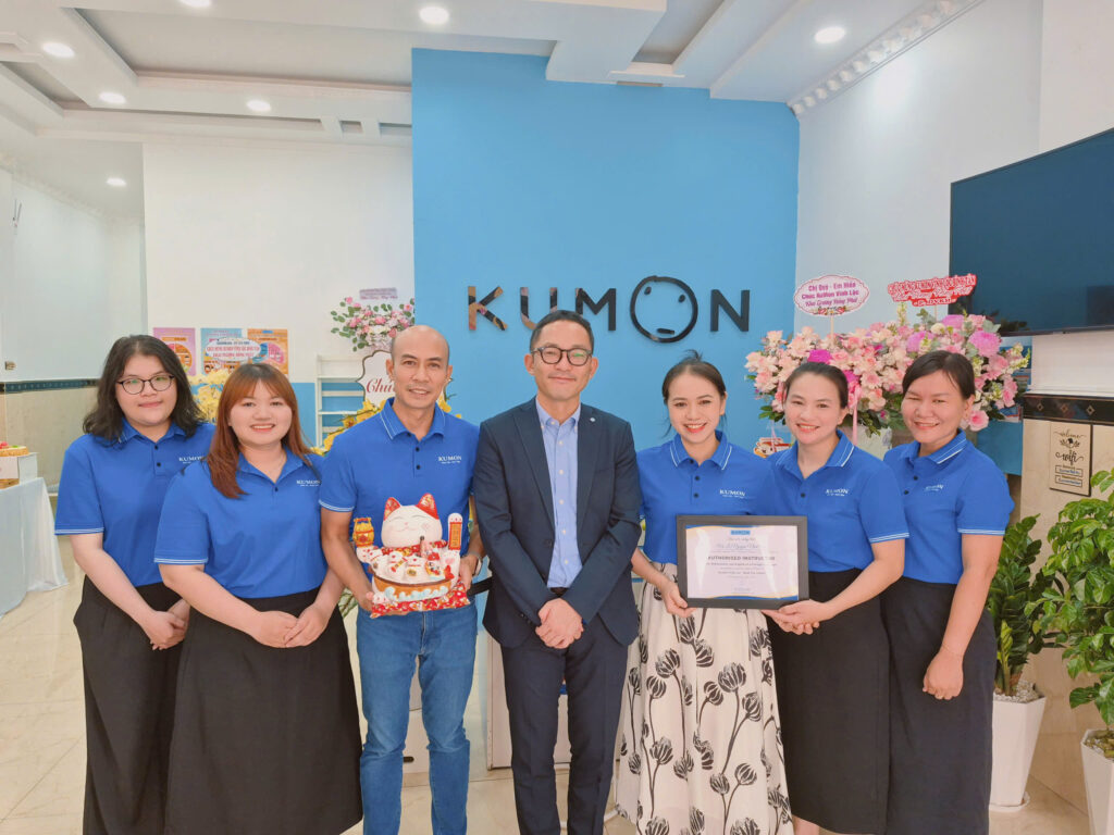 Khai truong Kumon Vinh Loc Binh Tan